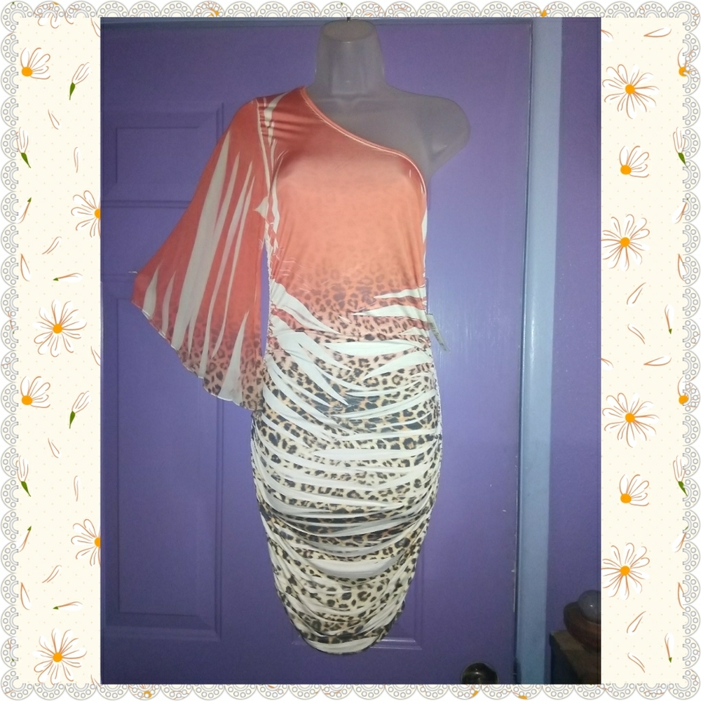 NWT JUJU & B ONE SHOULDER ANIMAL PRINT DRESS-MED